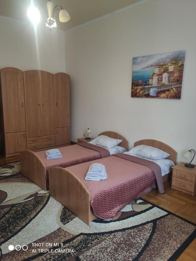 Apartments Domovik ,Kirilla I Mefodiya, 5 Mukacheve Exterior photo