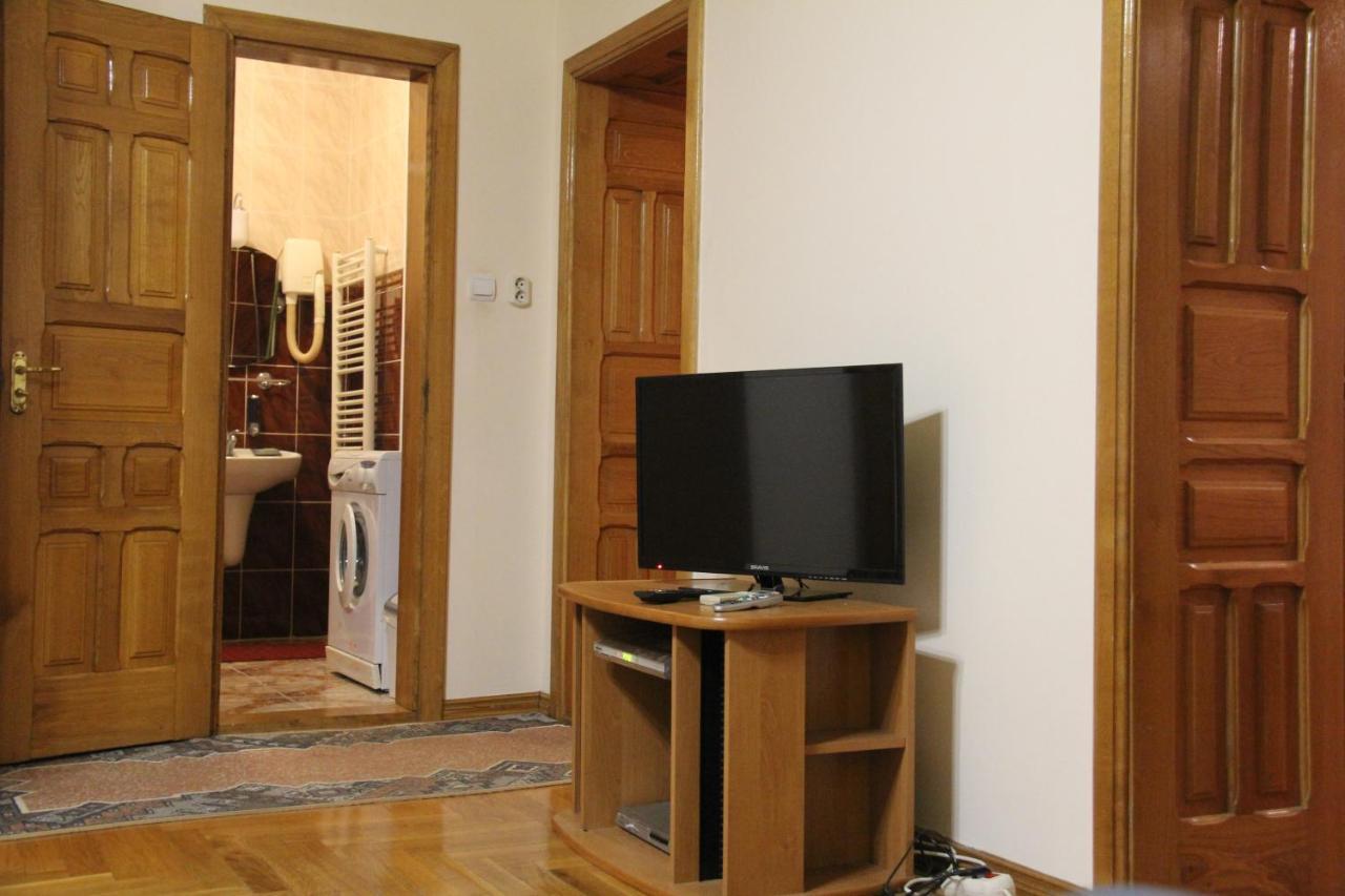 Apartments Domovik ,Kirilla I Mefodiya, 5 Mukacheve Exterior photo