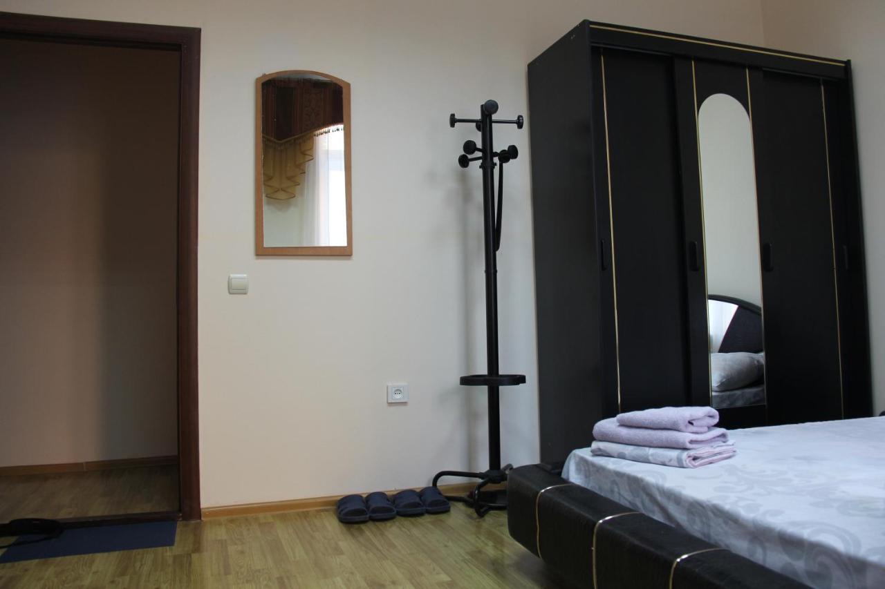 Apartments Domovik ,Kirilla I Mefodiya, 5 Mukacheve Exterior photo
